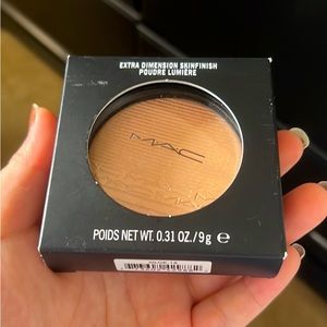 MAC skinfinish highlighter in ‘Show Gold’. Brand new in box.